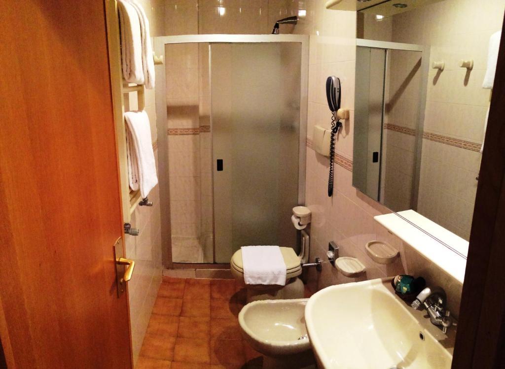 Eden Hotel Varazze Oda fotoğraf